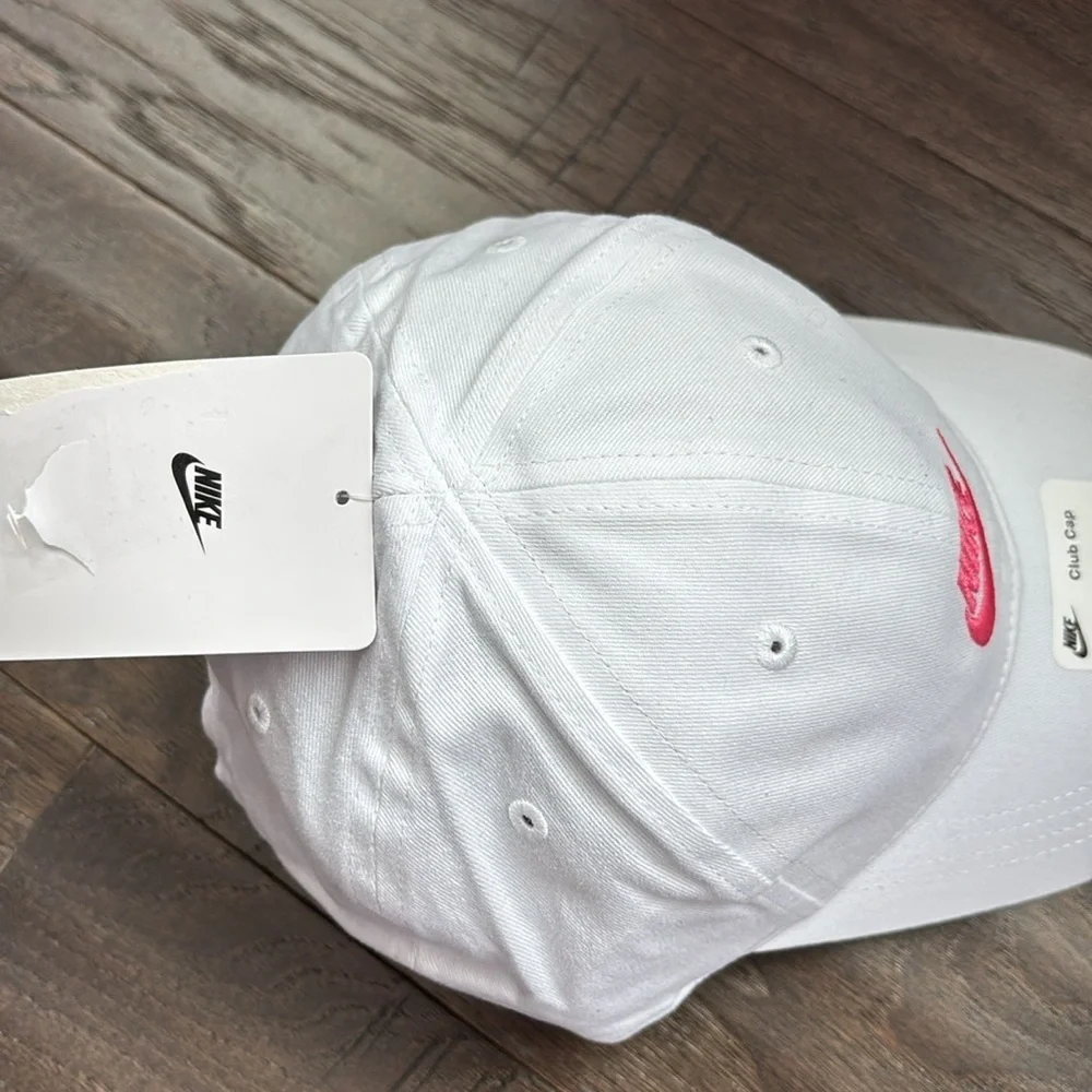 Nike Club/Baseball cap,velcro back, embroidered Nike swoosh logo,6 panel vented